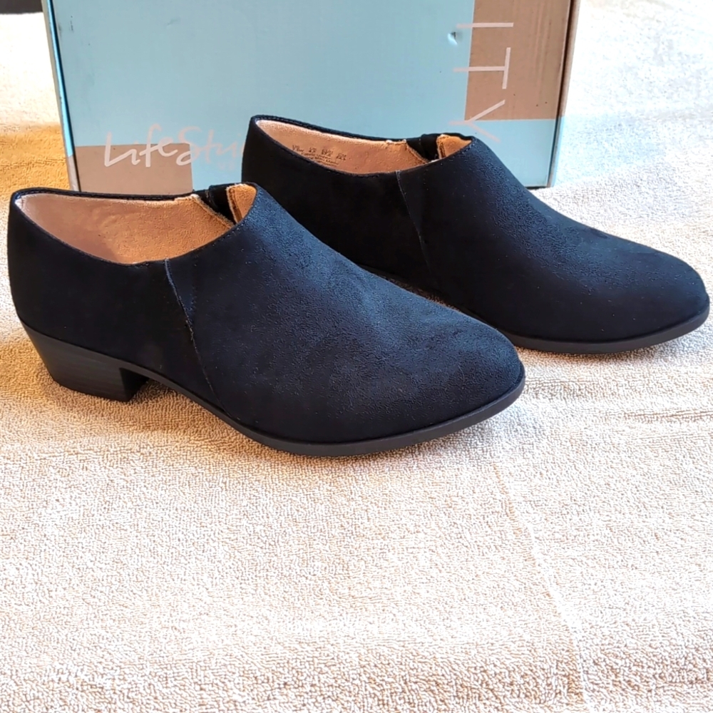 NWOT LifeStride Abilene Black Suede Bootie (Shootie).. Size 7 1/2 W...